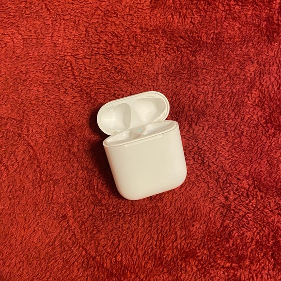 AirPods case - Picture 2 of 2